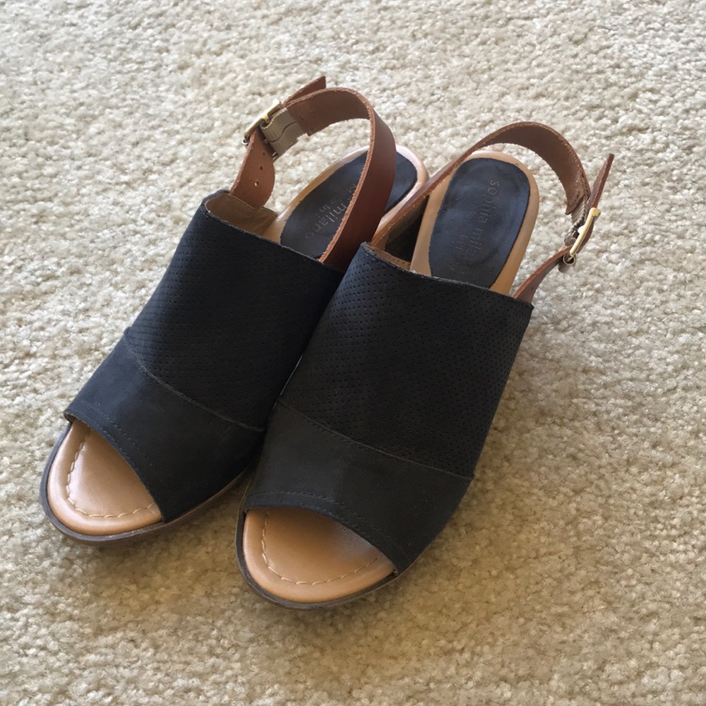 Sophia Milano navy sandals